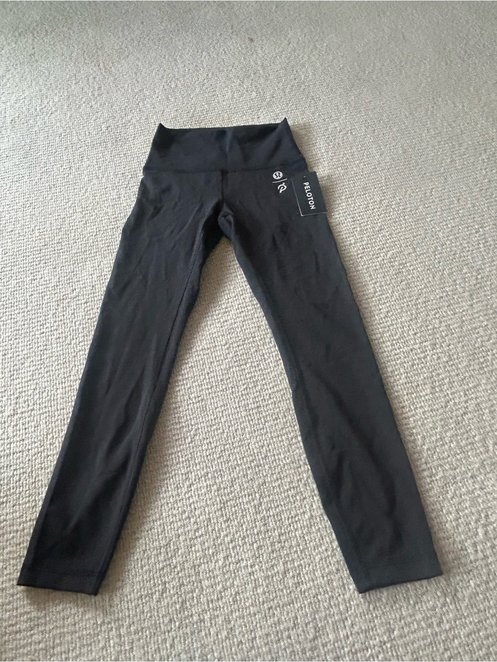 Peloton Lululemon woman Black High-Rise Leggings with Logo
